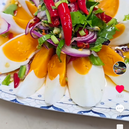 ยำไข่เค็ม