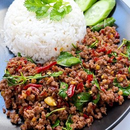 ข้าวราดกะเพราเนื้อโคขุน