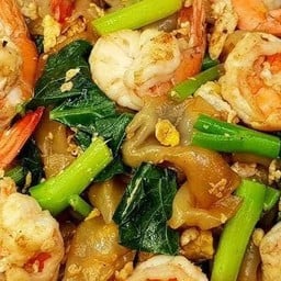 เส้นใหญ่ผัดซีอิ้วทะเล