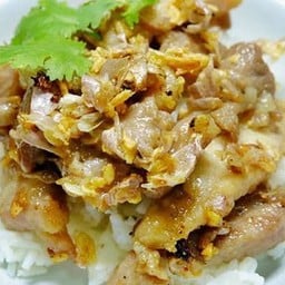 ข้าวราดหมูกระเทียม
