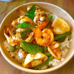 ผัด พริกแกงทะเลราดข้าว