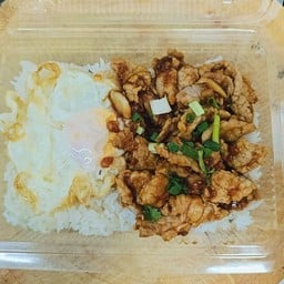 ข้าว + หมูกระเทียม+ไข่ดาว