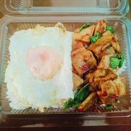 ข้าว+กระเพราหมูสามชั้น+ไข่ดาว