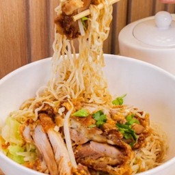 บะหมี่แห้งไก่กรอบพิเศษ