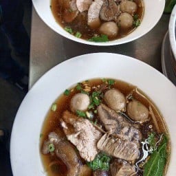 เนื้อเปื่ิอยฮาลาล ก๋วยเตี๋ยวเนื้อเปื่อยฮาลาล &กาแฟชาพยอมสาขาตลาดรุ่งเจริญ