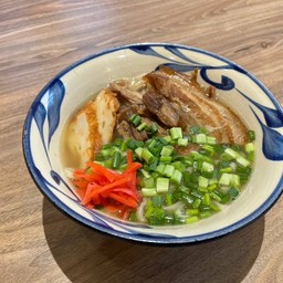 โซบะ(รวม)ซุปกระดูกหมู