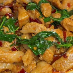 ข้าวหมูผัดพริกแห้งโหระพา