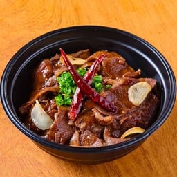 ข้าวหน้าเนื้อผัดซอสสไตล์ญี่ปุ่น