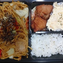 ข้าว ไก่คะระเกะ +ยะกิโซบะหมู