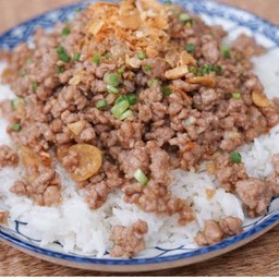 ข้าวหมูสับผัดกระเทียม