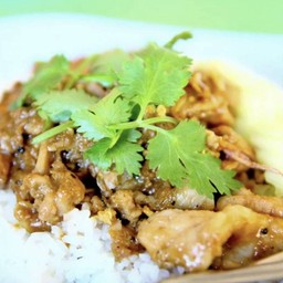 ข้าวราดกระเทียมพริกไทย