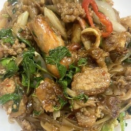 เส้นใหญ่ผัดขี้เมา