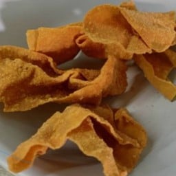 เกี๊ยวทอด ปรุงรส กรุณาเลือกรสชาด (ชีส หรือ บาบีคิว หรือ ปาปิก้า)