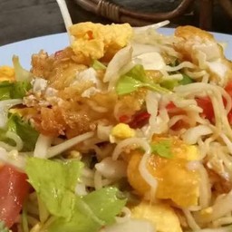 ยำมาม่าไข่เจียว