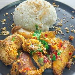 กะเพราไข่ปลาโอ+ซุปสาหร่าย