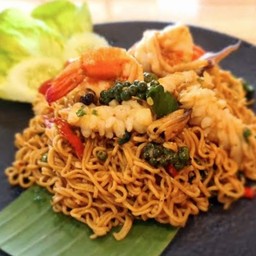 ผัดมาม่าขี้เมาทะเล