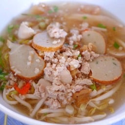 อาหารเช้า ก๋วยเตี๋ยว ริมรั้ว