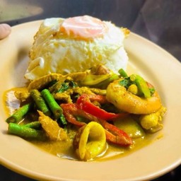 ข้าวเครื่องแกงรวมมิตร
