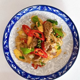 เส้นใหญ่ผัดขี้เมาเนื้อหมัก