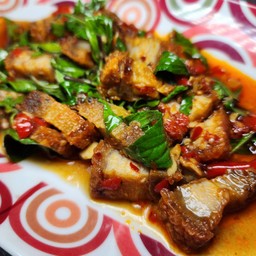 หมูกรอบผัดพริกเผา