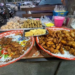 กล้วยทอดมันทอด (ป้าแอ็ด) ตลาดหน้าค่าย
