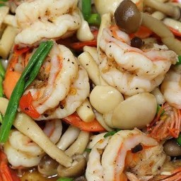 ชิเมจิผัดกุ้ง