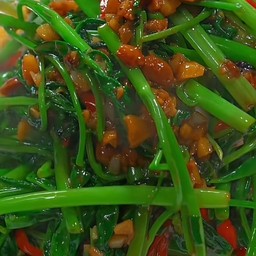 ผัดผักบุ้งใส่เต้าเจี้ยว