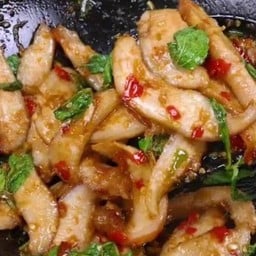 ข้าวมันกะเพราหมูย่าง