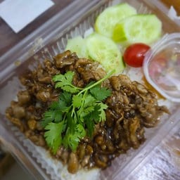 ข้าวหมูสไลด์กระเทียมพริกไทย