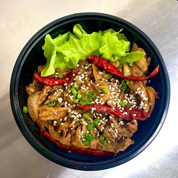 ข้าวหน้าหมูผัดซอสสไตล์ไต้หวัน