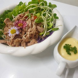 สลัดผักทูน่า