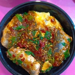 ข้าวไข่ข้นกระเพราปลากระป๋อง