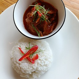 พะแนงเนื้อราดข้าว