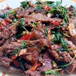 ข้าวกระเพรา(หมู)น่องลายคั่วพริกแห้ง