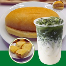 มัทฉะลาเต้ + ขนมปังยีสต์ธรรมชาติอบร้อน