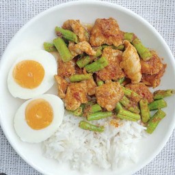 ข้าวผัดพริกแกงหมู