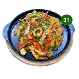 เส้นผัดน้ำพริกเผา