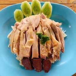 ข้าวมันไก่+ก๋วยเตี๋ยวไก่,เนื้อ+ข้าวกระเพรา ปั๊มซัสโก้ลาดหวาย