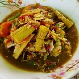 ตำหน่อไม้