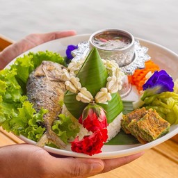ข้าวปลาทูทอดน้ำพริกกะปิ
