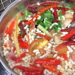 ต้มยำไข่มดแดงใส่เห็ดรวม