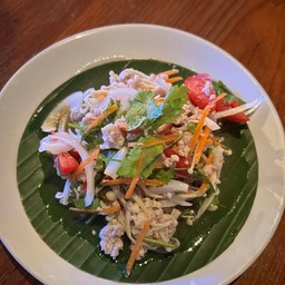 ยำเห็ดเข็มทองหมูสับ