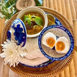 ขนมจีนแกงเขียวหวานไก่+ไข่ต้ม
