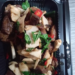 ผัดกระเพราเนื้อเห็ดหอม