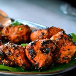 ไก่ทิกก้าและผักดอง