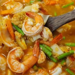 แกงส้มผักรวมกุ้ง + ข้าว