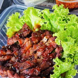 หมูย่างสองโต๊ะ
