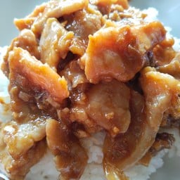 ส้มตำไก่ทอดอาหารตามสั่ง