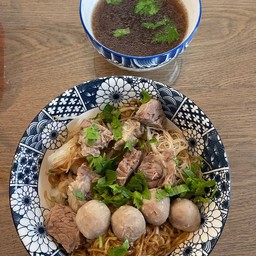 สามเส้น เนื้อ  สุขไพศาล