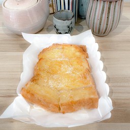ขนมปังปิ้ง-เนยนมน้ำตาล (1 ชุดมี 2 แผ่น)